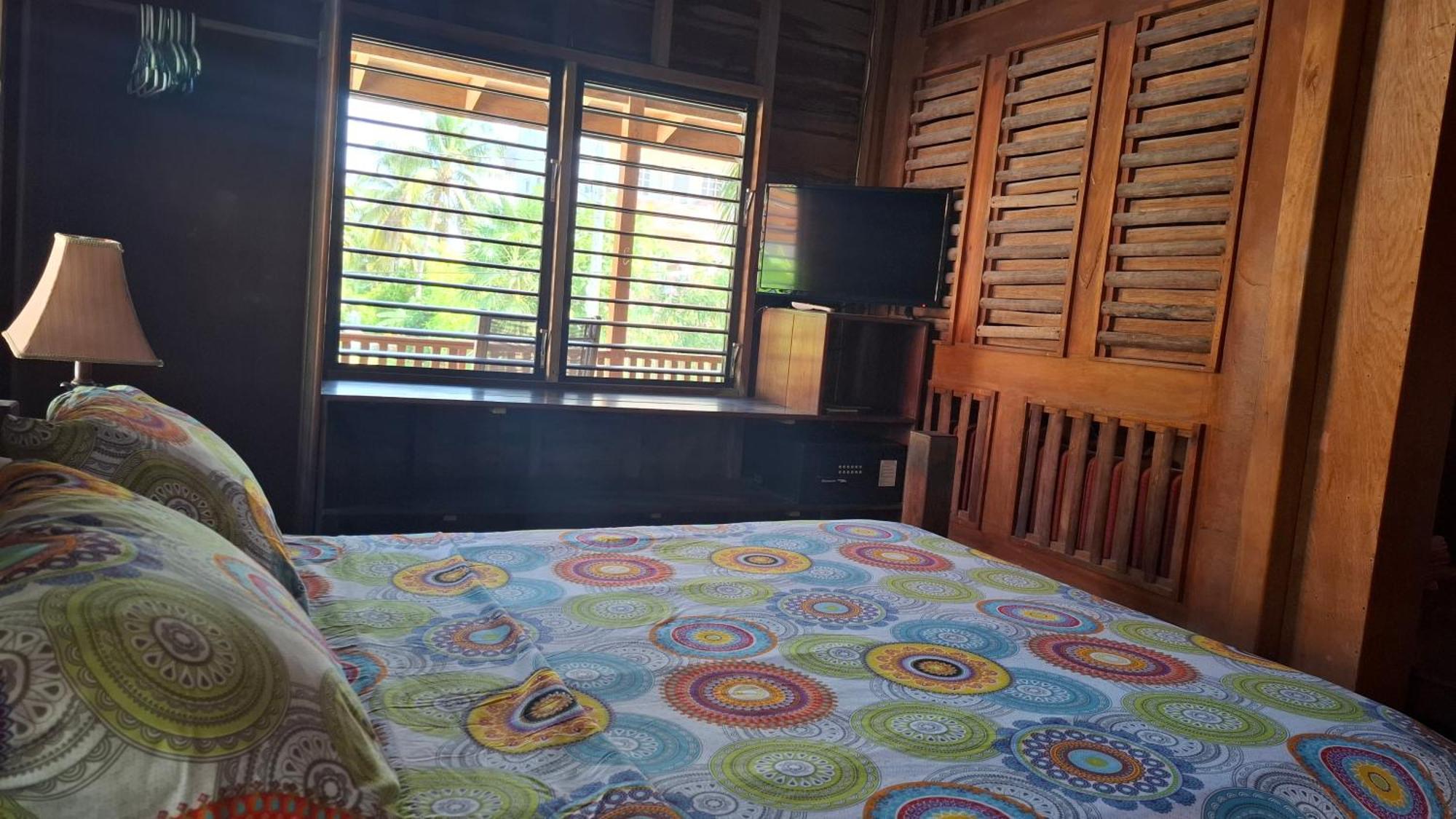 Amanda'S Place Casa Amancer - Sea View, Pool And Tropical Garden Caye Caulker Exterior foto